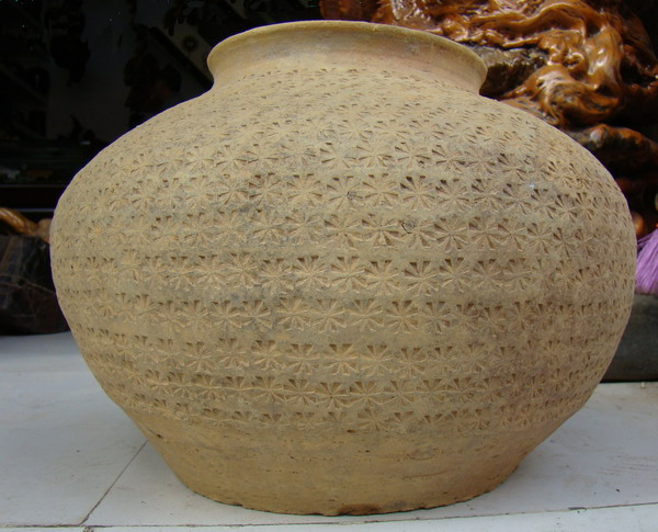 汉代花形印纹陶罐